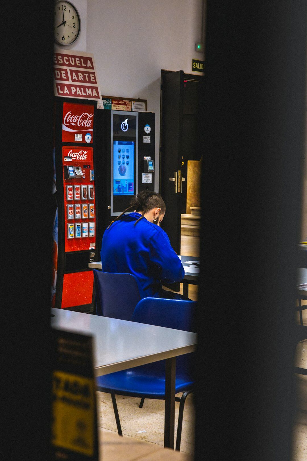 student studying programming in spanish